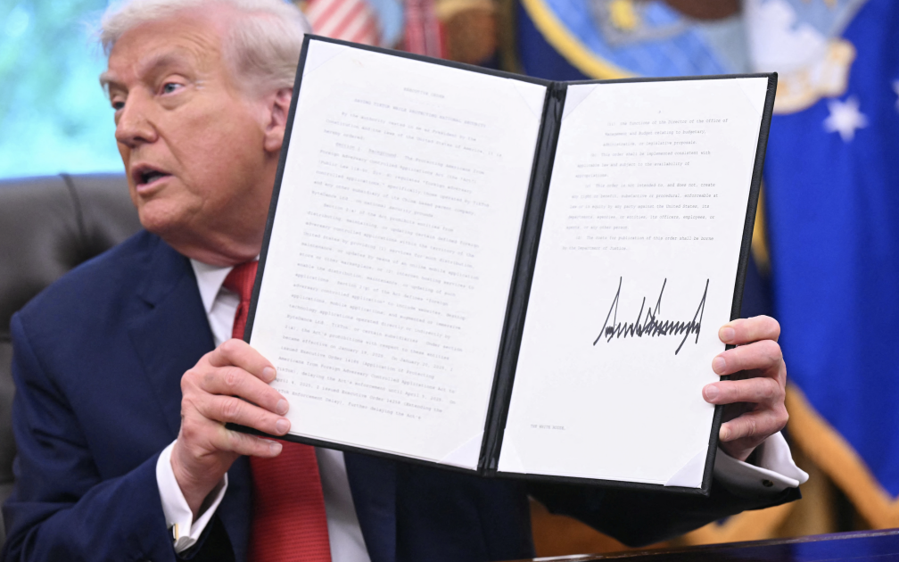 Trump Signs TikTok D...